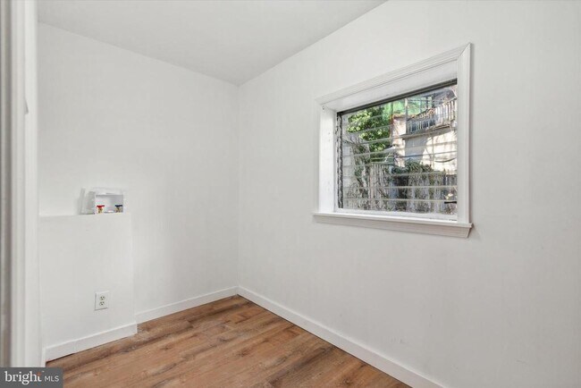 Building Photo - 2523 W Montgomery Ave