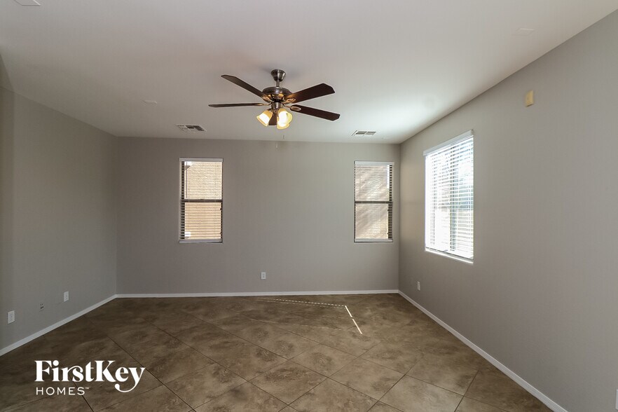 Building Photo - 4027 W Valley View Dr