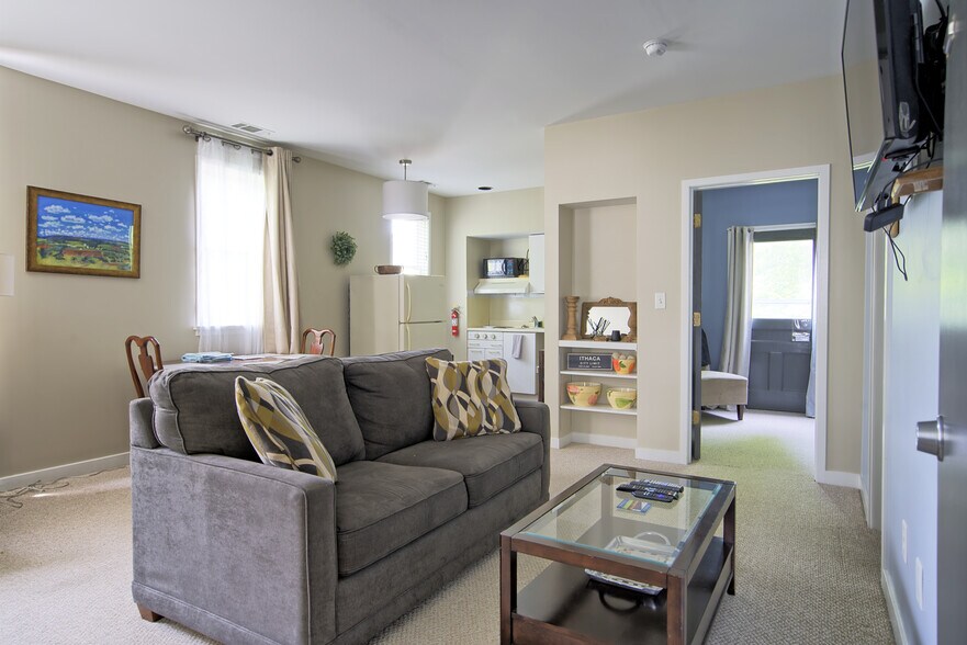 Building Photo - 2 Willets Pl