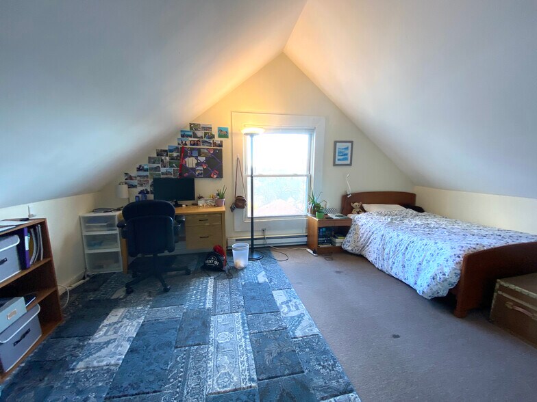 Building Photo - 168 Hillside St