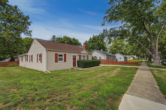 Building Photo - Spacious 3-Bedroom, 2-Bath Home for Rent in Urbana