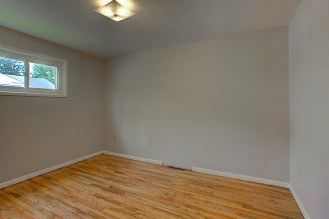 Building Photo - 35 Strasburg Pike