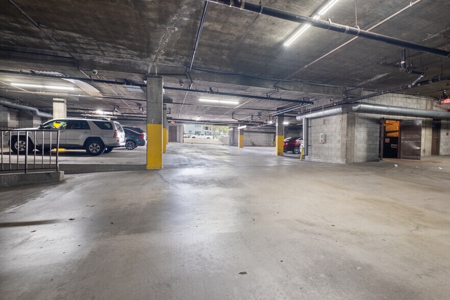 Building Photo - 433 S Manhattan Pl