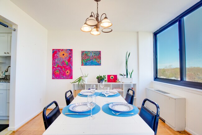 Building Photo - 600 Roosevelt Blvd