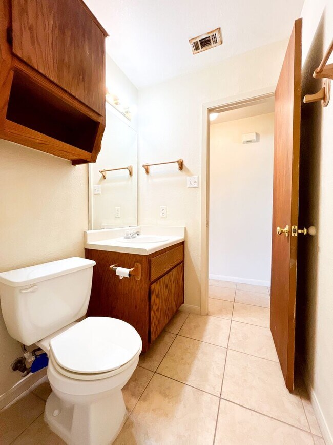 Building Photo - 5302 Daybreak Dr