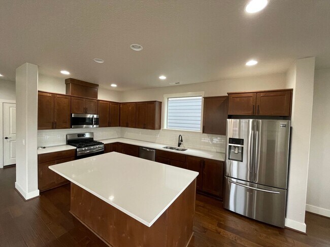 Building Photo - Lovely North Plains 4Bd 2.5Ba Home with Ja...