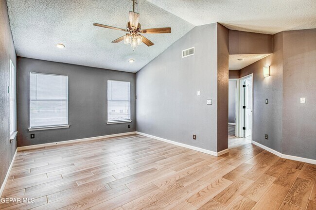 Building Photo - 12325 Tierra Bella Dr