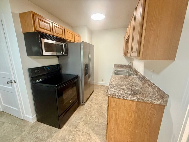 Building Photo - 902 Gibson Dr