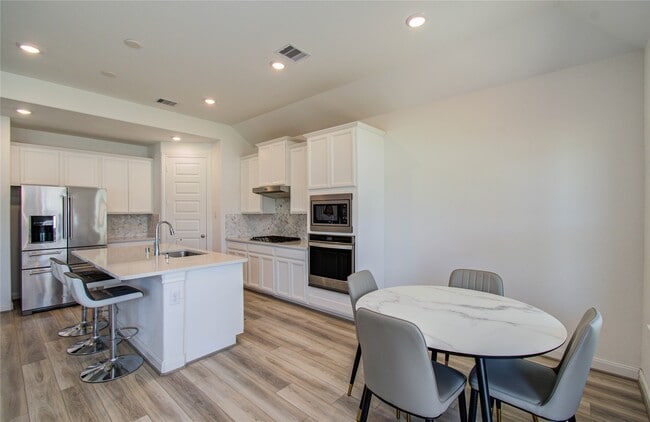 Building Photo - 2816 Oakheath Crst Ct