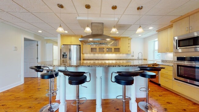 Building Photo - 236 Chatham St