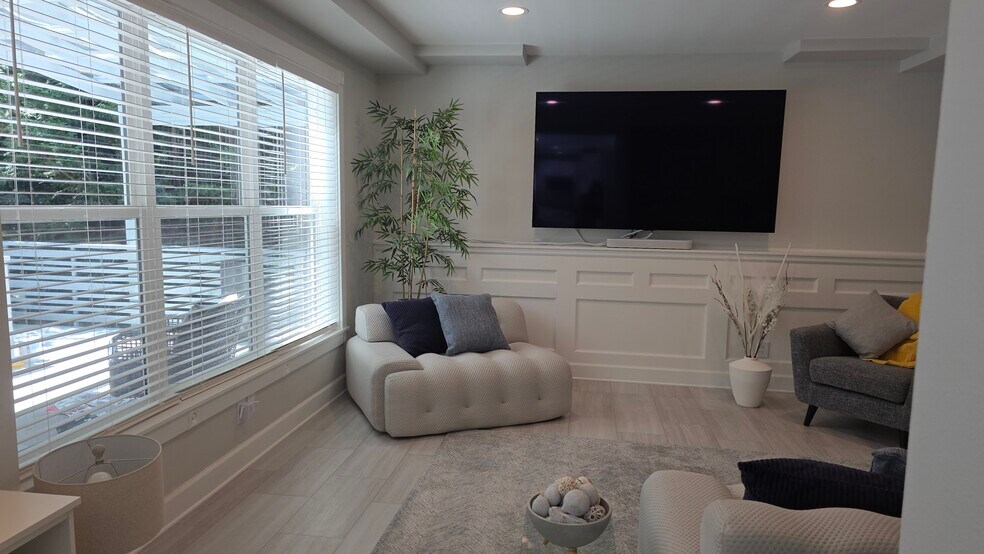 Building Photo - 13518 SW Hillshire Dr