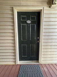 Building Photo - 3 bed 3 bath student and family housing ap...