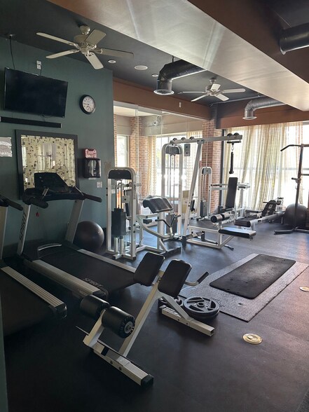 Building Photo - 2020 5th Ave S