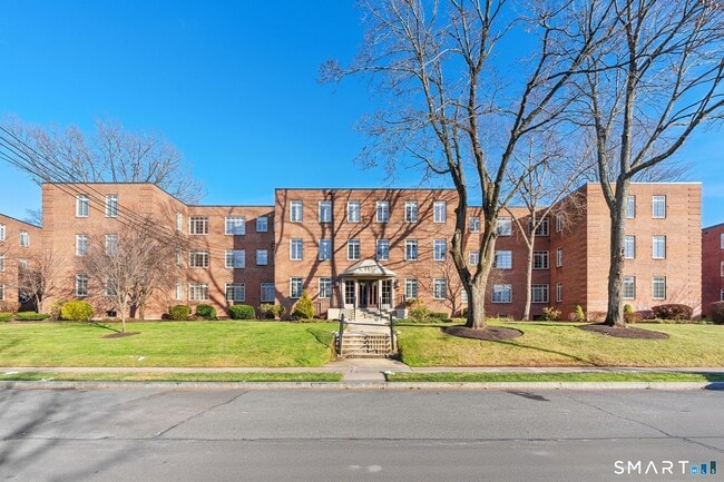 Building Photo - 20 Outlook Ave