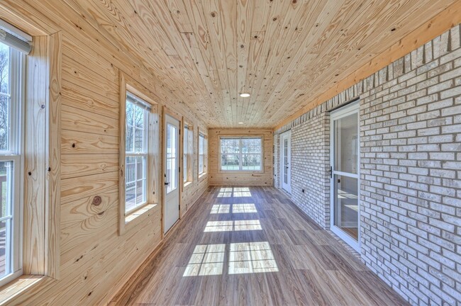 Building Photo - 1059 S Cross Bridges Rd