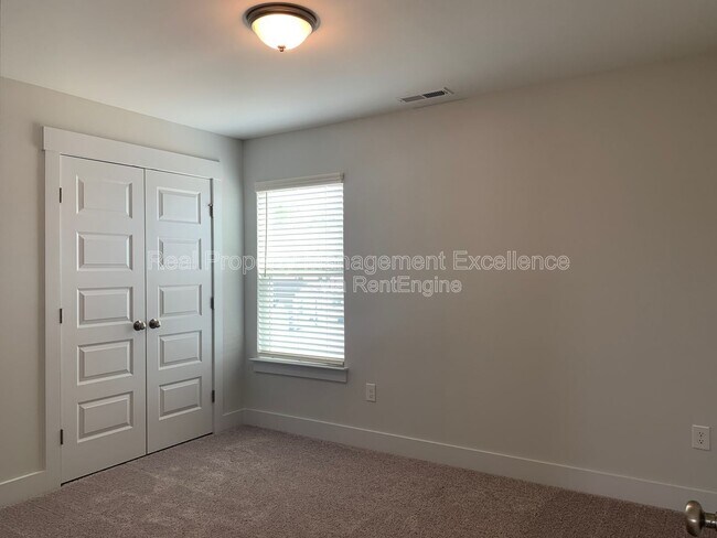 Building Photo - 150 Steppe Wy