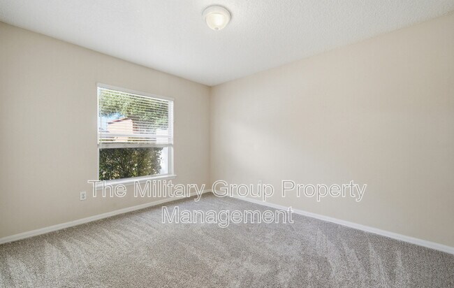 Building Photo - 586 Longmill Ln