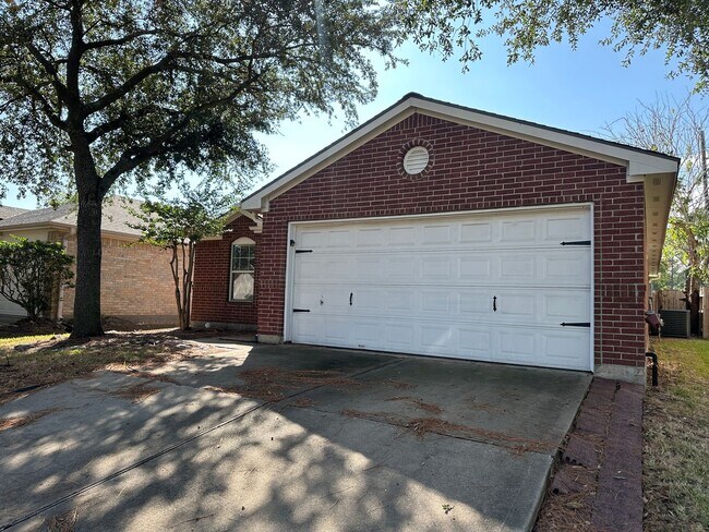 Building Photo - For Lease | 3 Bed, 2 Bath | 1,528 Sq Ft | ...