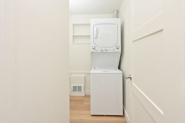 Building Photo - Greenlake / Phinney Ridge Remodel - In-Uni...
