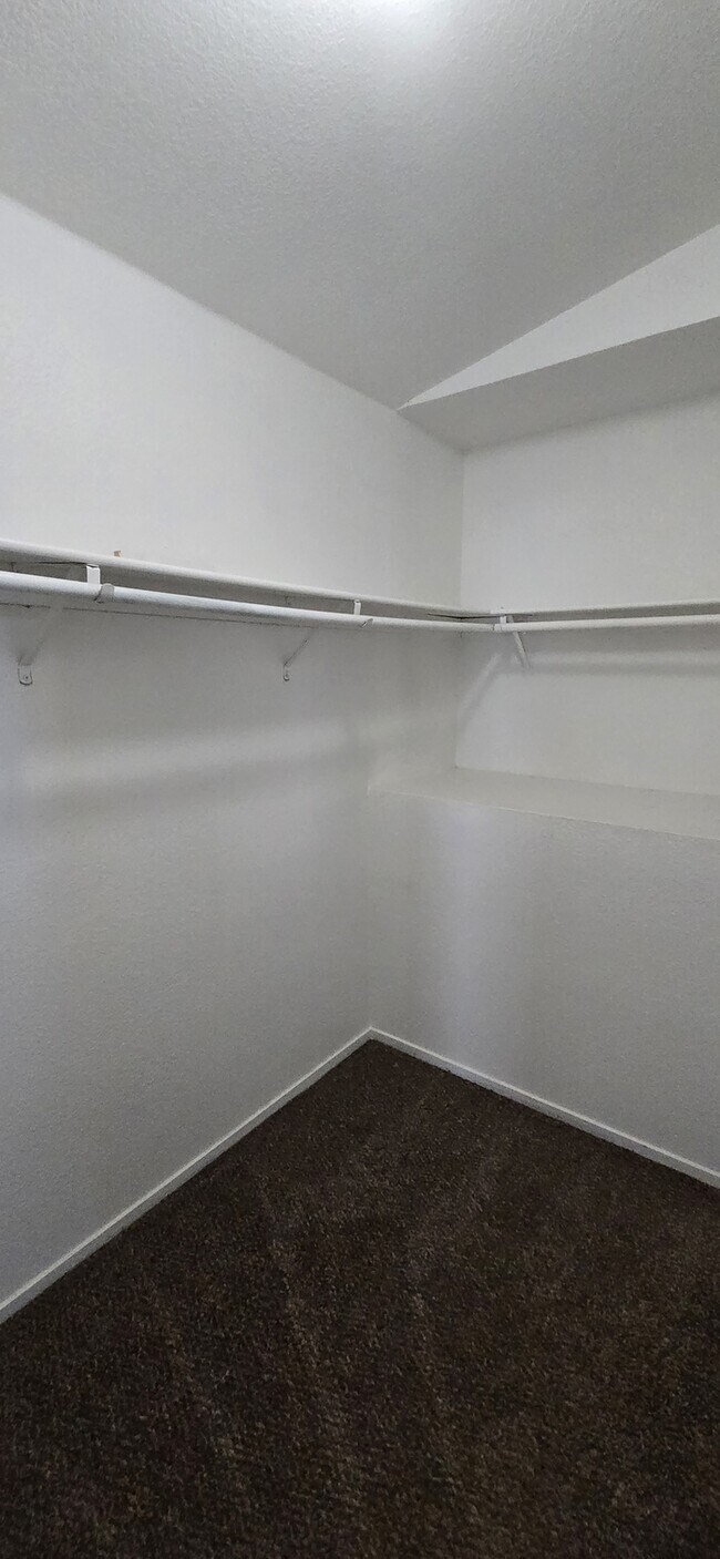 Building Photo - Weston Ranch 4 Bedroom 3 Bathroom Home