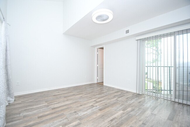 Building Photo - 9809 Richmond Ave.