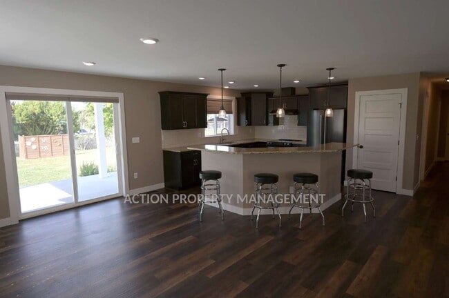 Building Photo - 2 bed + office, 2 bath home in Sequim