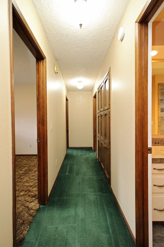 Building Photo - 2727 SE 58th Ave