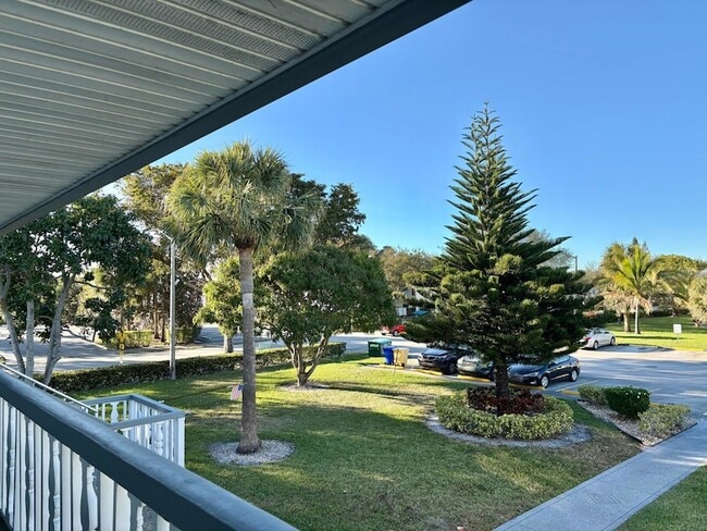 Building Photo - 39 Waltham B