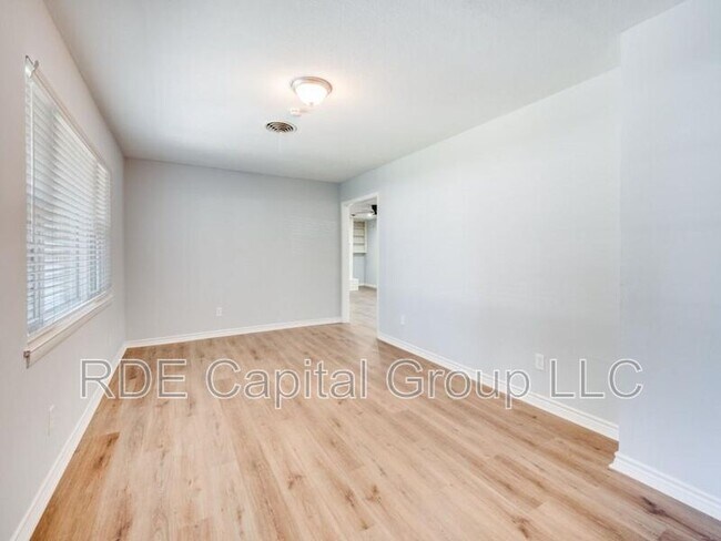 Building Photo - 1108 Wade Dr