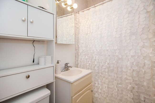 Building Photo - HOT Allston 1BR Listing!!