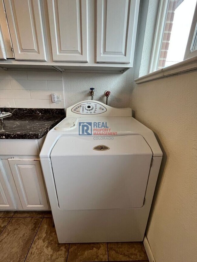 Building Photo - 5345 W 3rd Pl