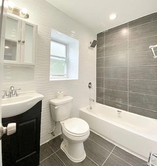 Building Photo - 194-09 112th Rd