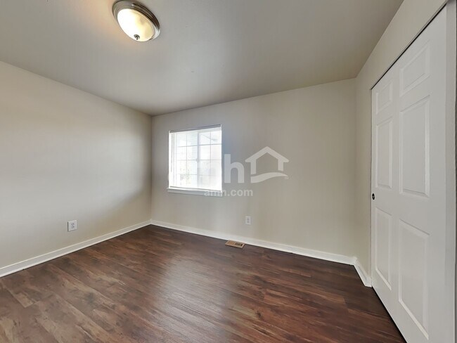 Building Photo - 1327 Whitehouse Ave