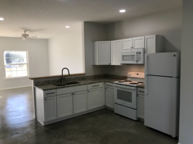 Building Photo - 3621 Tanner Ln