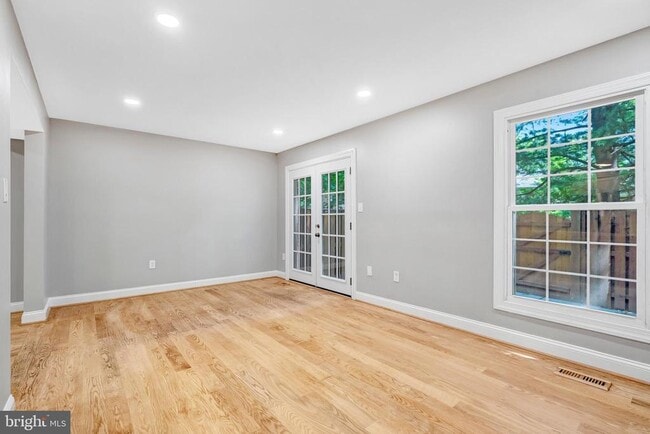 Building Photo - 2540 S Walter Reed Dr