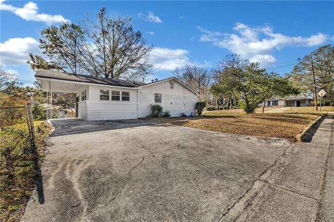 Building Photo - 2356 County Line Rd SW