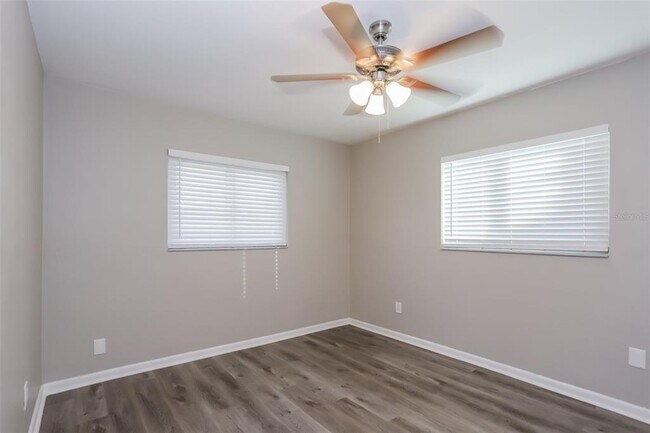 Building Photo - 1301 Farragut Dr N