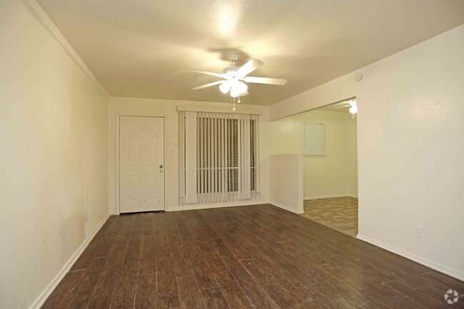 1BR,1BA - 750SF - LIVING ROOM - La Fina Apartments