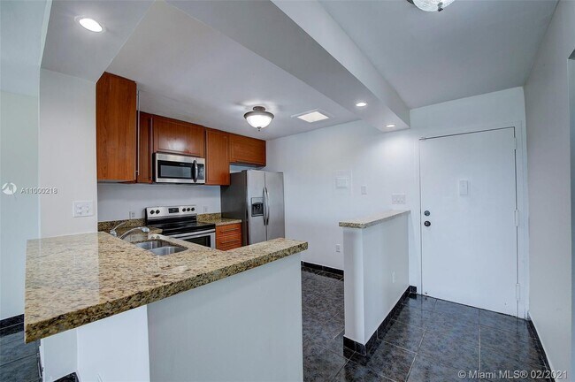 Building Photo - 110 S Shore Dr