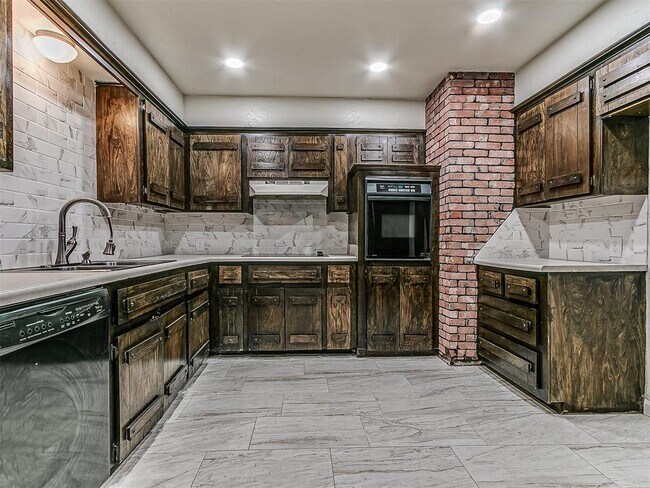 Building Photo - 1170 Mockingbird Cir