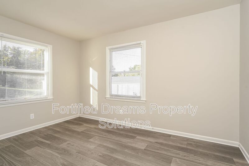 Building Photo - 904 Lowdermilk St