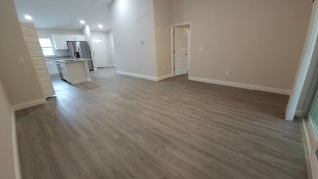 Building Photo - 9093 N Peachtree Way