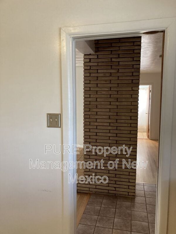 Building Photo - 712 Cagua Dr NE