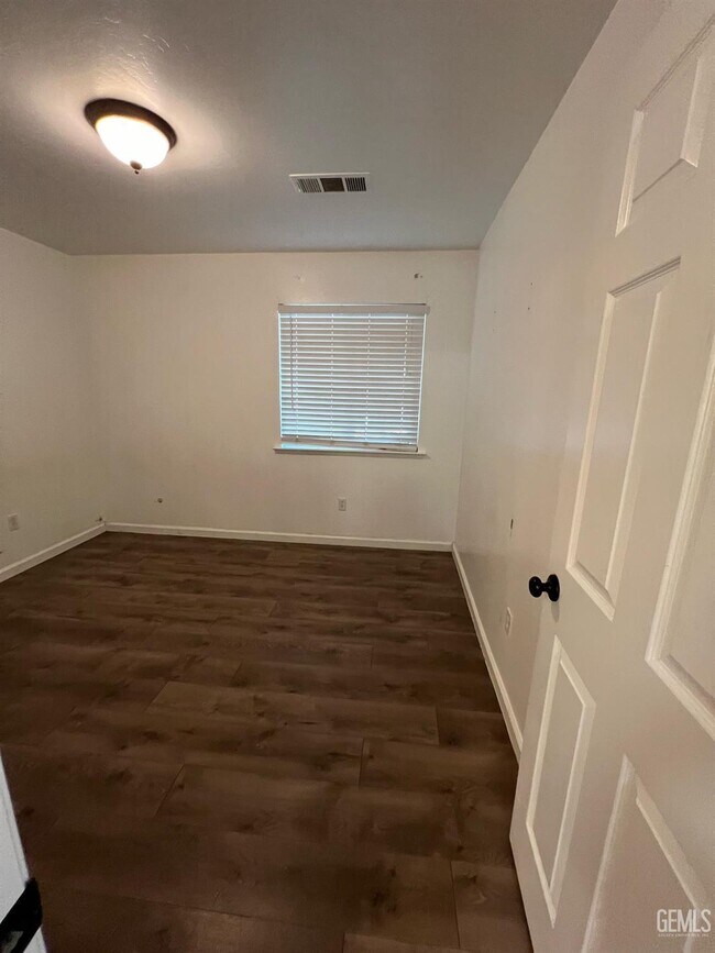 Building Photo - 476 Emily Way