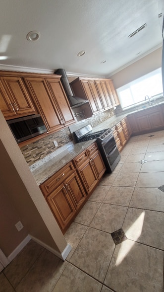 Building Photo - 1560 Highland Blvd