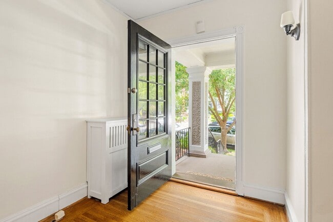 Building Photo - 3 Bedroom Home off of Patterson Ave **Avai...