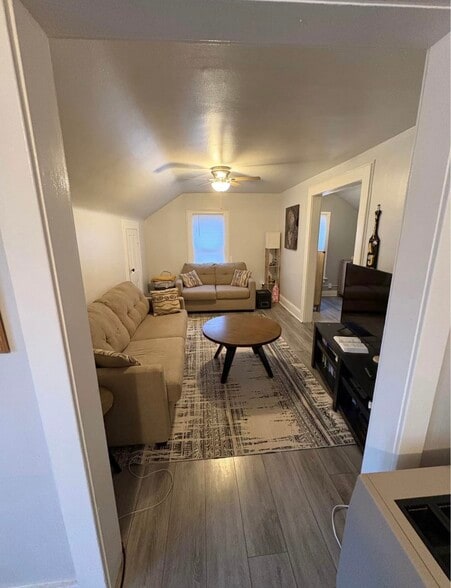 Living Room 1 - 1614 Prospect St