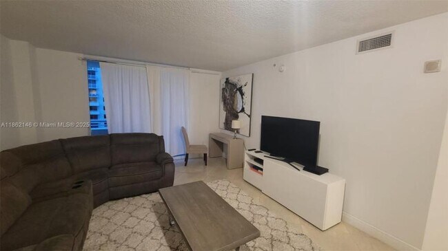 Building Photo - 1 bedroom in Aventura FL 33180