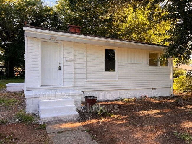 Primary Photo - 315 Hartle St