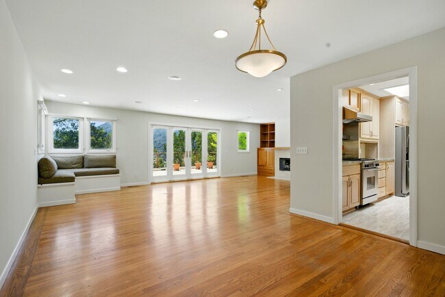 Building Photo - Gorgeous 4 bedroom home in Greenbrae with ...